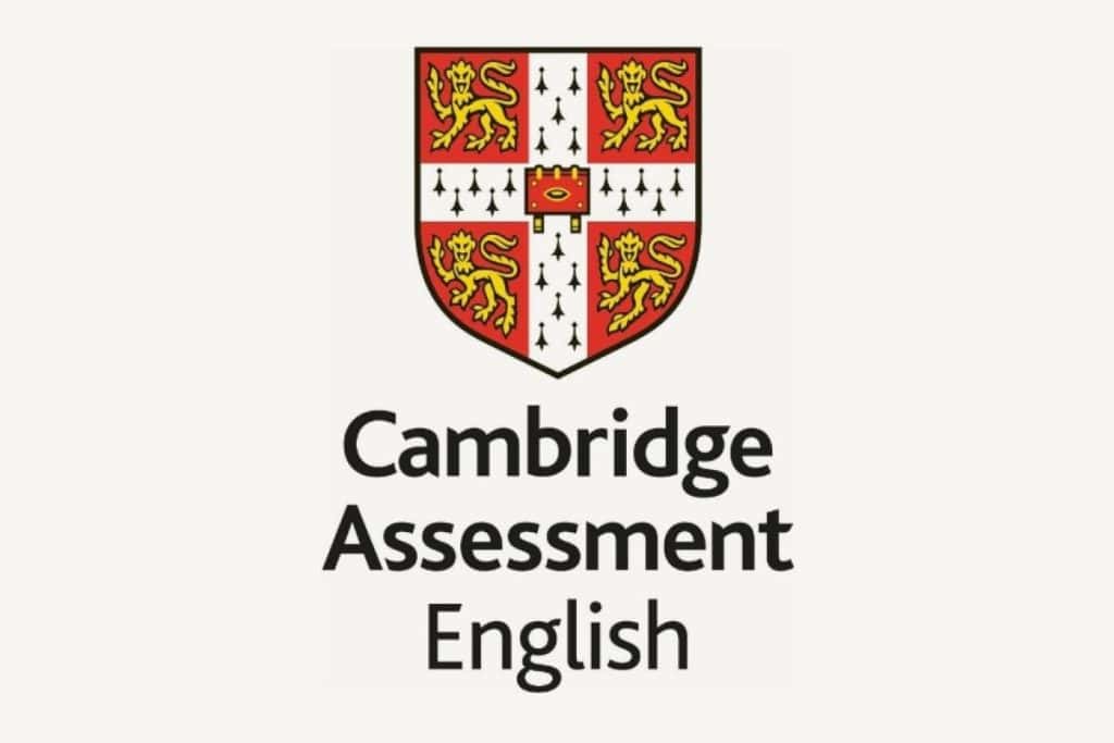 Logo di Cambridge Assessment English con scudo e testo.